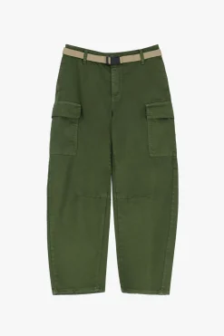 Pantalones chinos con bolsillos grandes