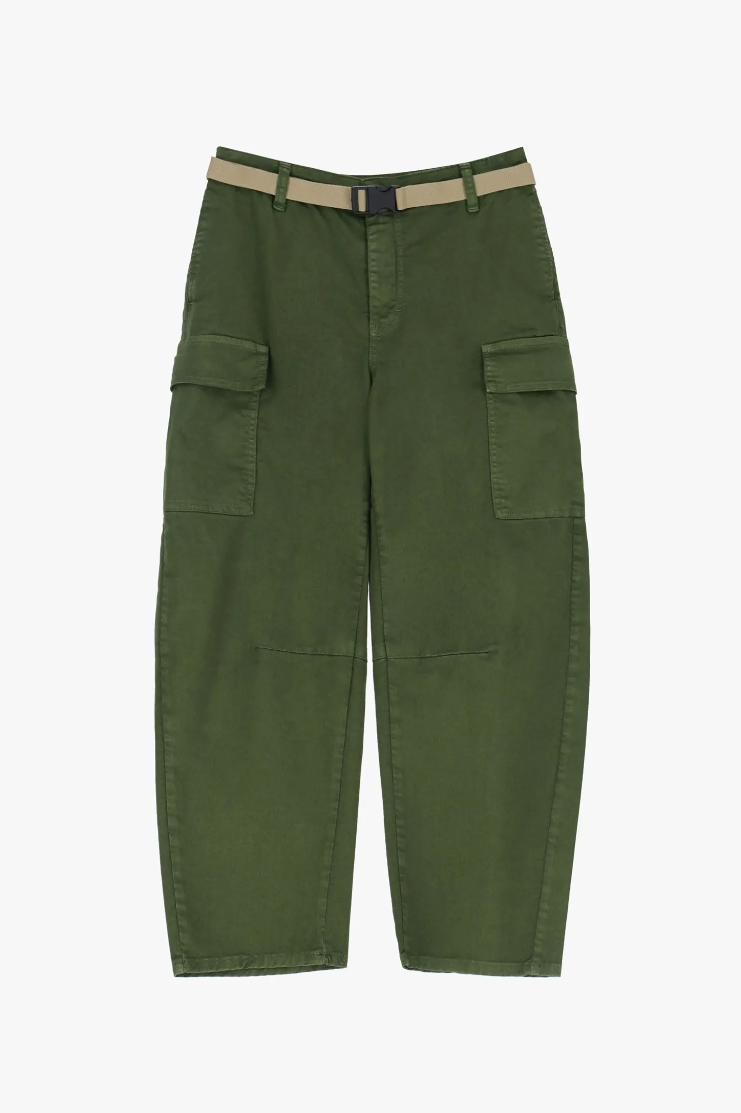 Pantalones chinos con bolsillos grandes