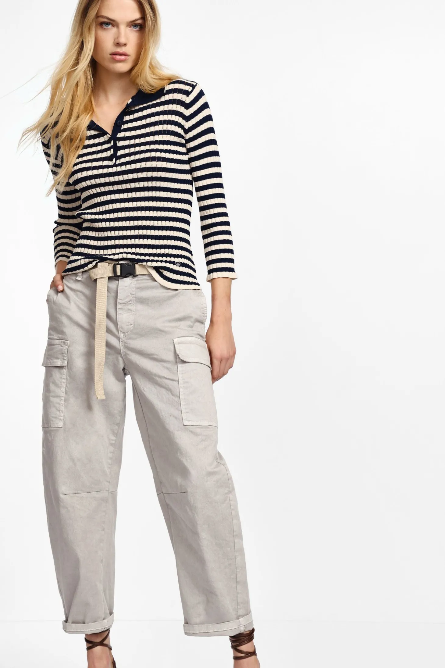 Pantalones chinos con bolsillos grandes