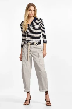 Pantalones chinos con bolsillos grandes