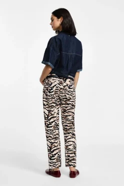 Pantalones chinos con estampado animalier