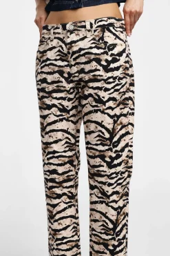 Pantalones chinos con estampado animalier
