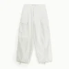 Pantalones con bolsillos grandes y cordón