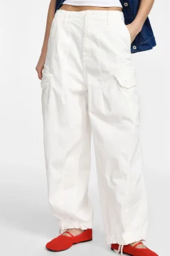 Pantalones con bolsillos grandes y cordón