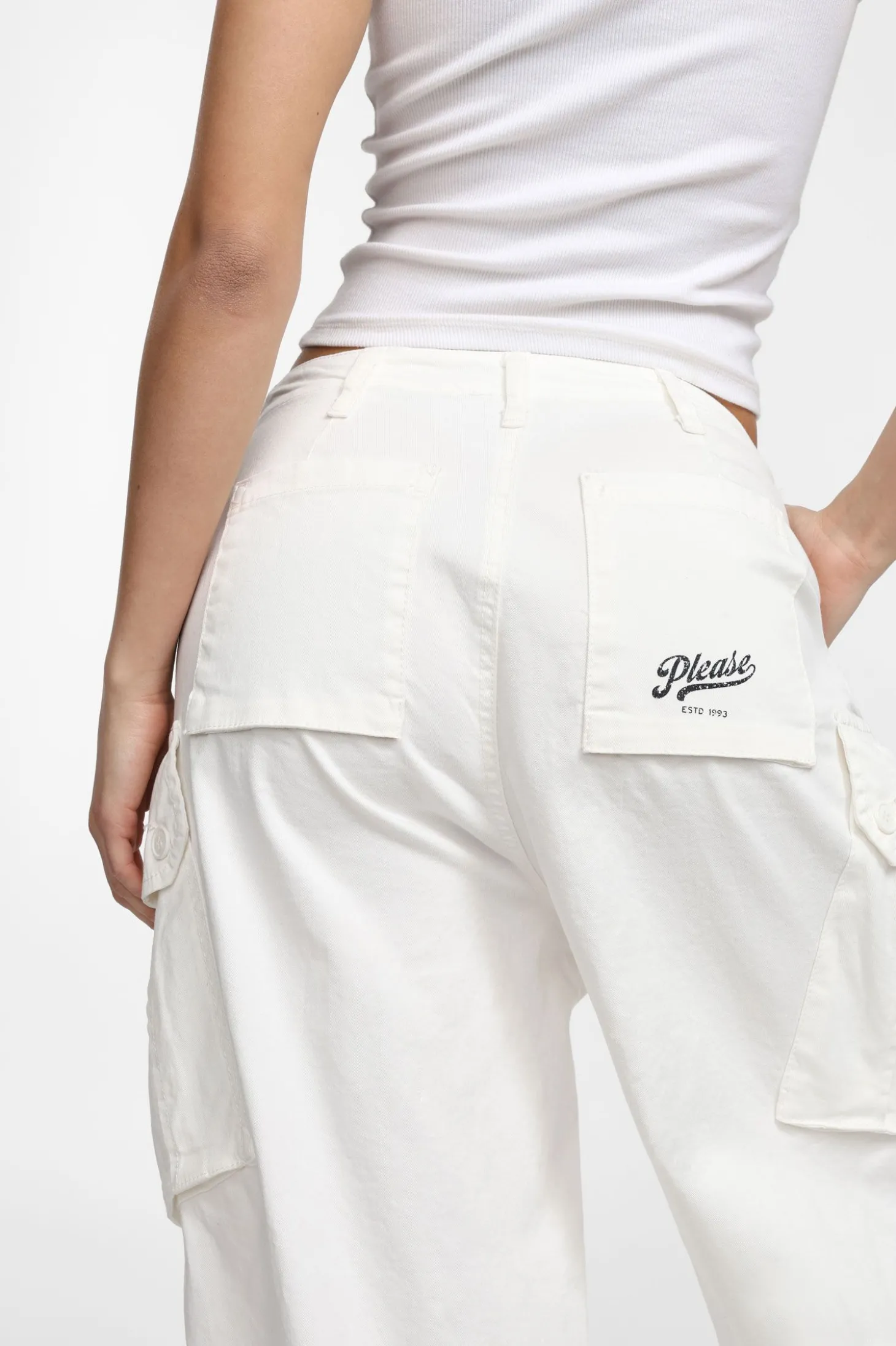 Pantalones con bolsillos grandes y cordón