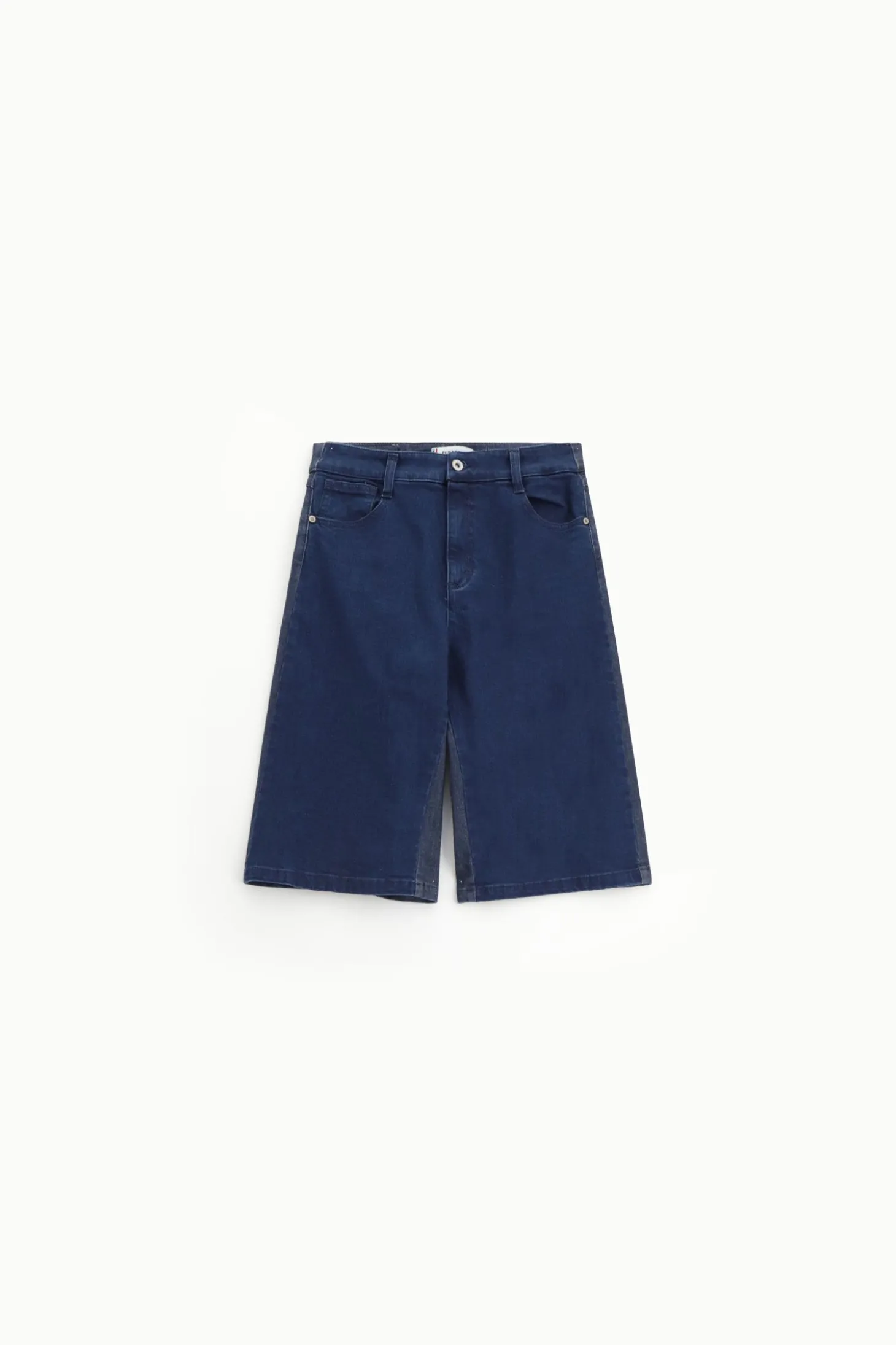 Pantalones cortos a la rodilla con cinco bolsillos