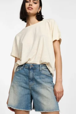 Pantalones cortos de mezclilla de corte crudo