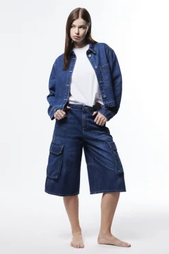Pantalones cortos vaqueros a la rodilla con bolsillos