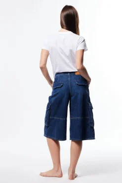 Pantalones cortos vaqueros a la rodilla con bolsillos