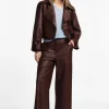 Pantalones cropped de cuero sintético con pierna ancha