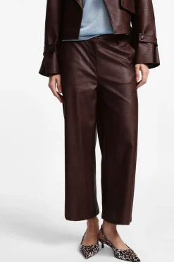 Pantalones cropped de cuero sintético con pierna ancha