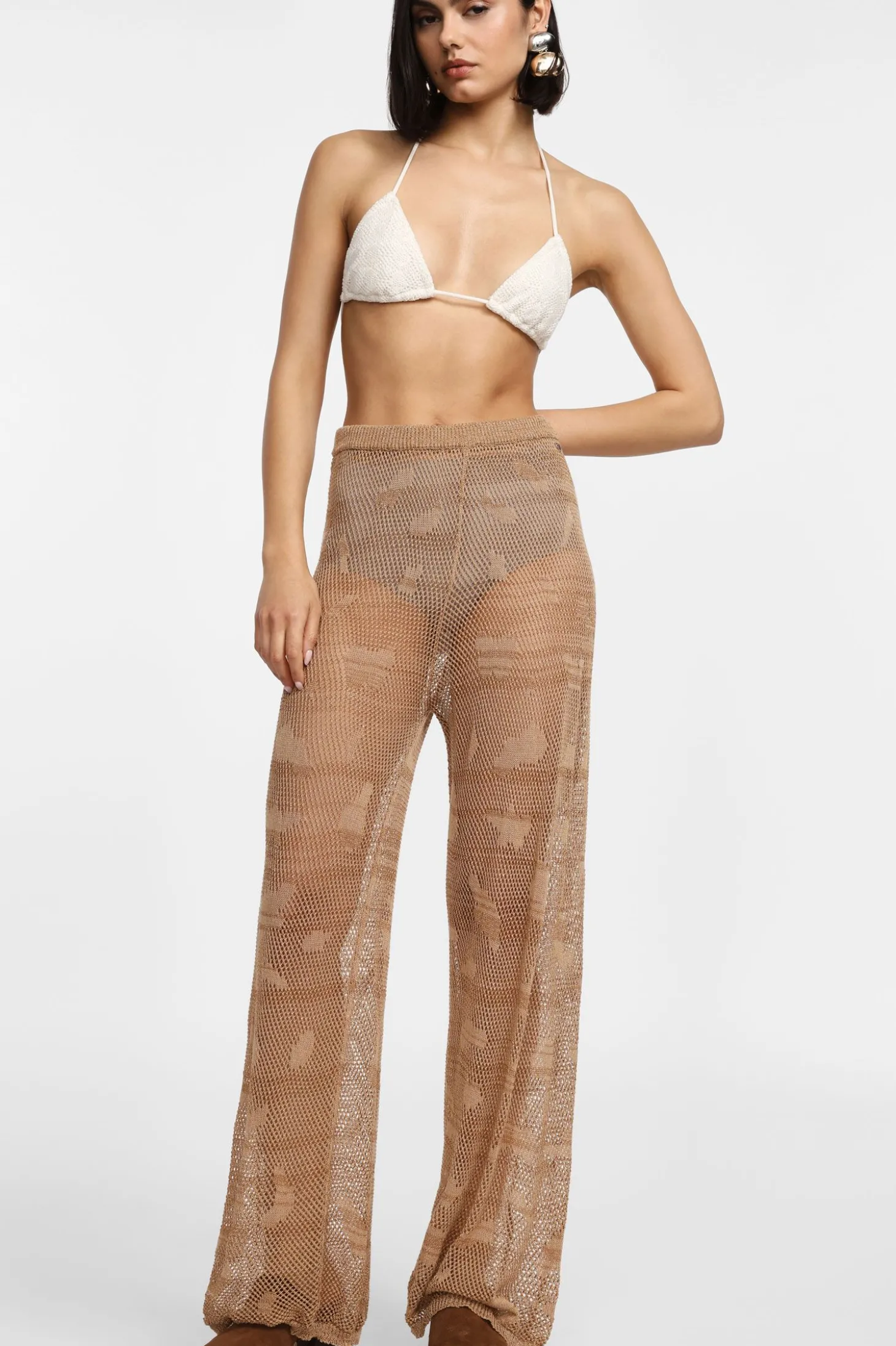 Pantalones perforados de pierna ancha