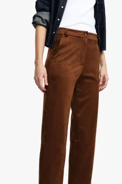Pantalones recortados tiro medio efecto suede