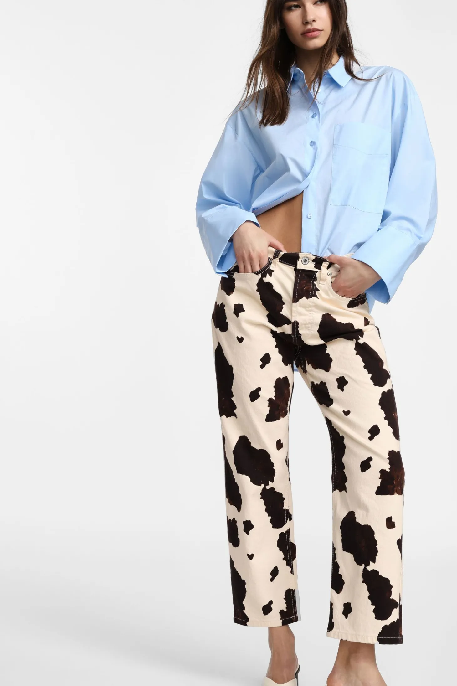 Pantalones rectos con estampado animal