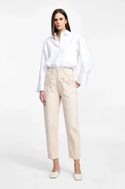 Pantalones rectos con rayas y detalles