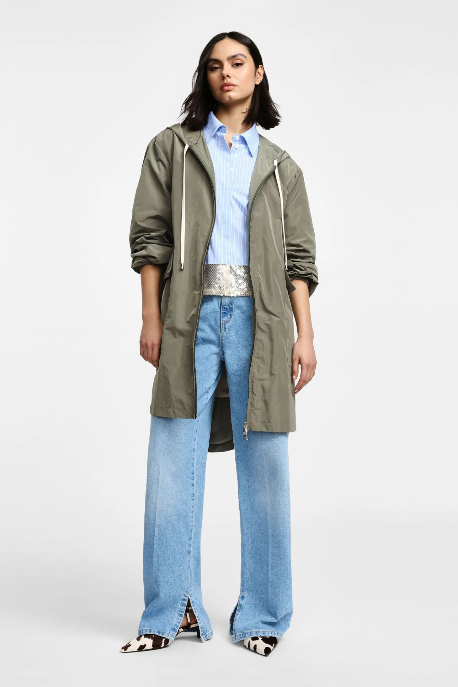 Parka con capucha y cremallera