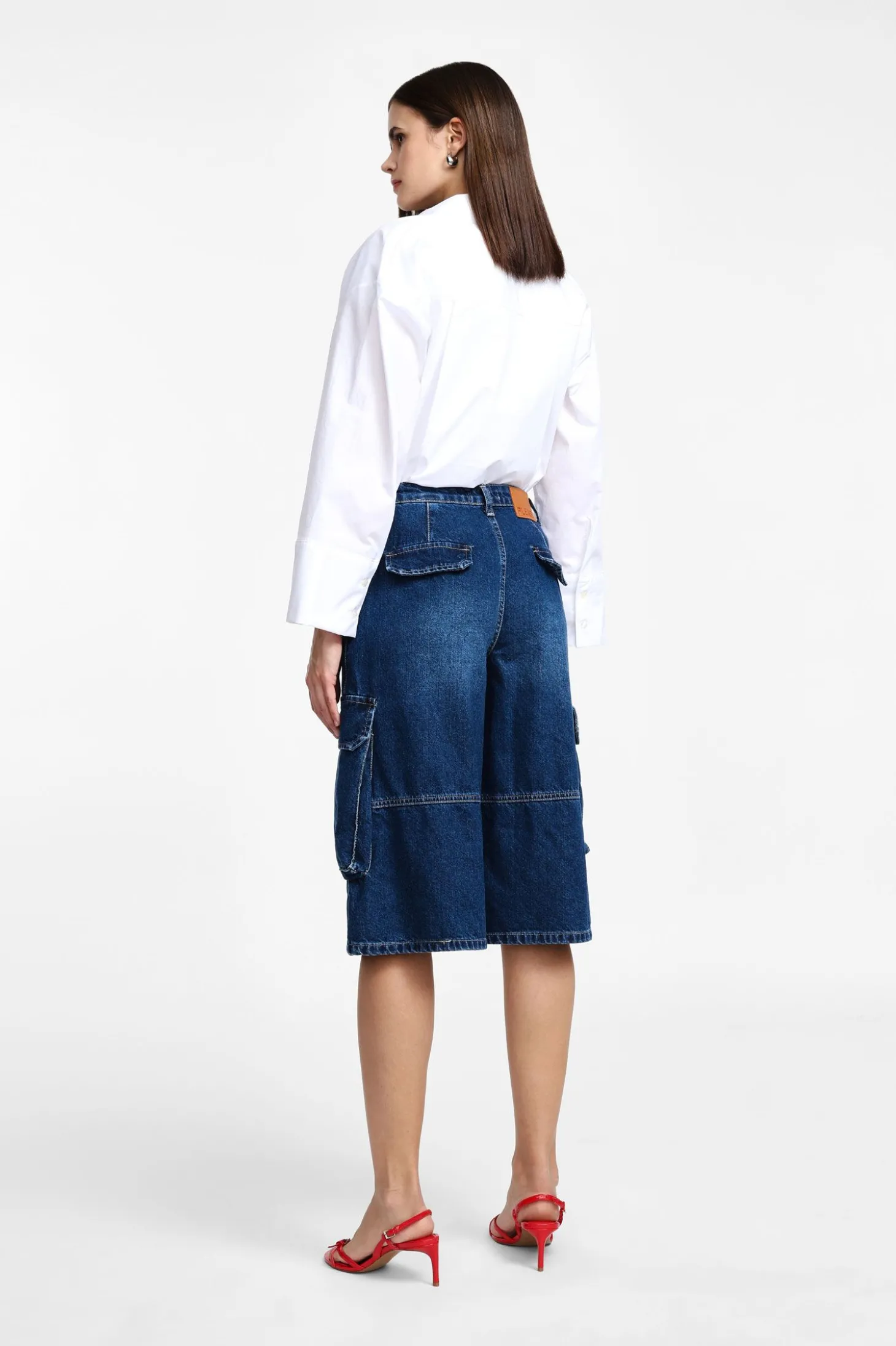 Shorts cargo hasta la rodilla con bolsillos