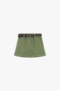 Shorts con cinturón y bolsillos verticales