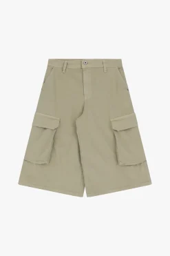 Shorts hasta la rodilla con bolsillos