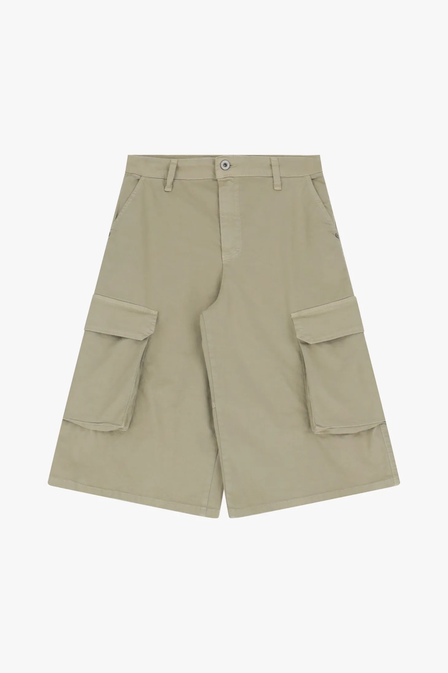 Shorts hasta la rodilla con bolsillos