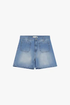 Shorts regulares con bolsillos frontales