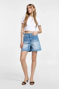 Shorts regulares con bolsillos frontales