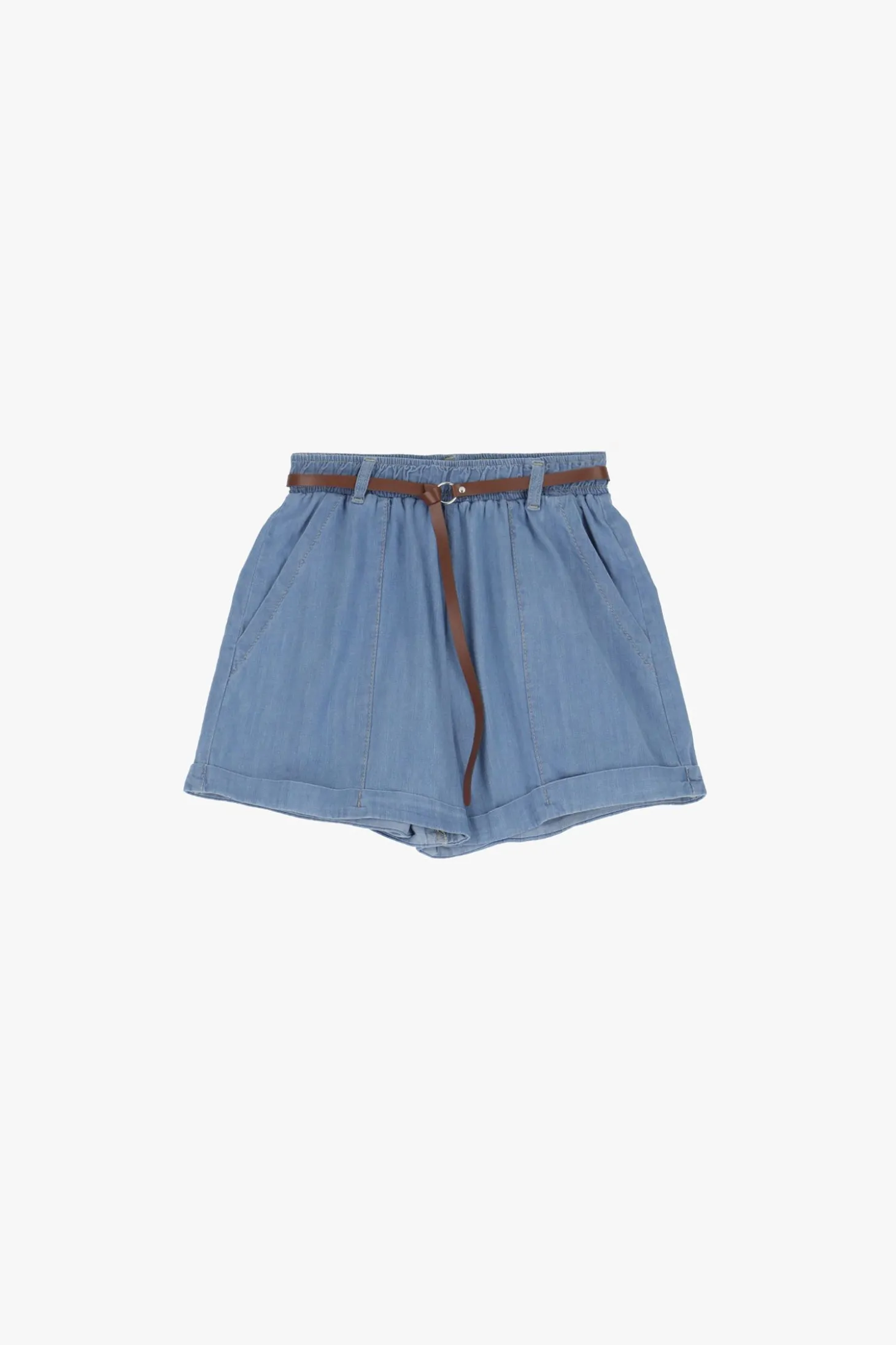 Shorts regulares con cinturón incluido