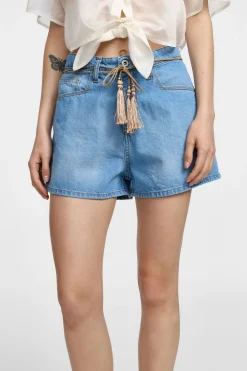 Shorts regulares con cordón y borlas