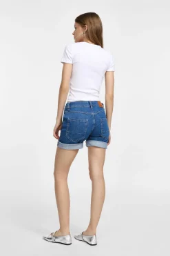Shorts regulares con dobladillo