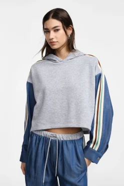 Sudadera con capucha y mangas vaqueras