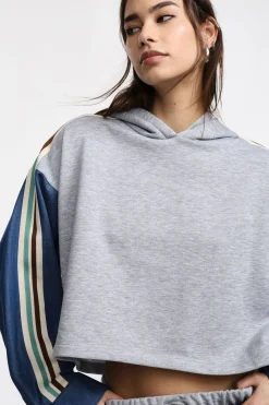 Sudadera con capucha y mangas vaqueras