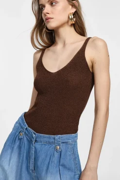 Top con tirantes y escote en v