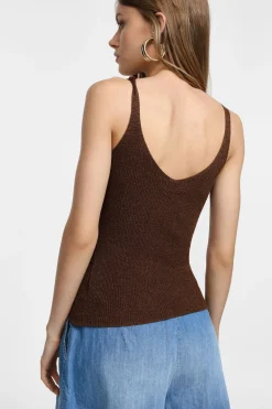 Top con tirantes y escote en v