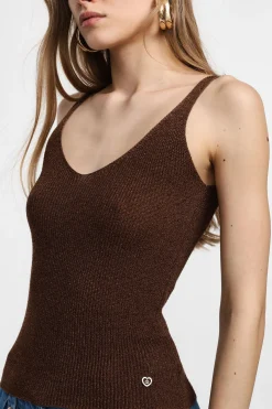 Top con tirantes y escote en v