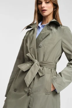 Trench con botones y cinturón