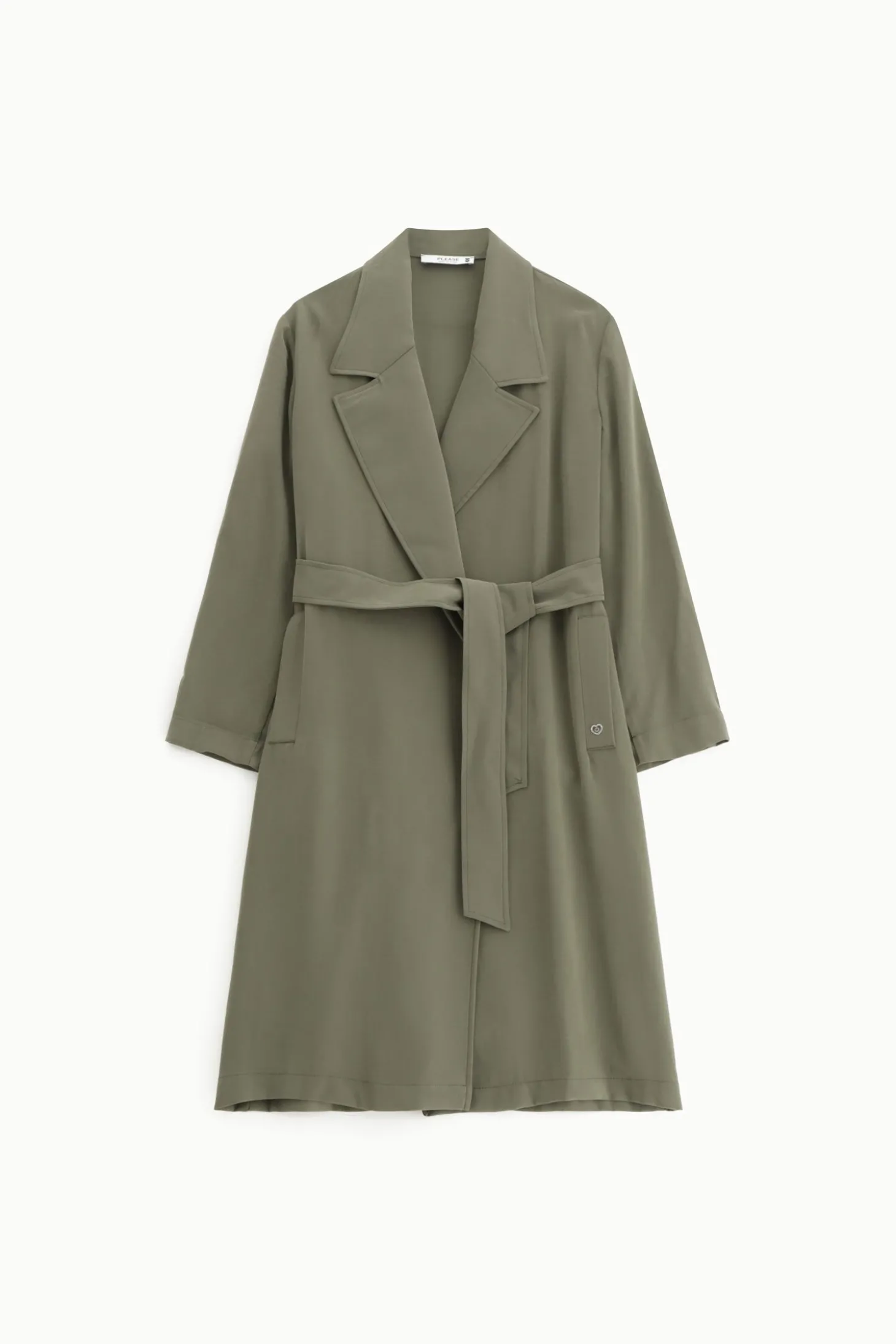 Trench con cinturón y cuello amplio