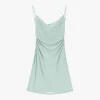 Vestido corto con tirantes y escote