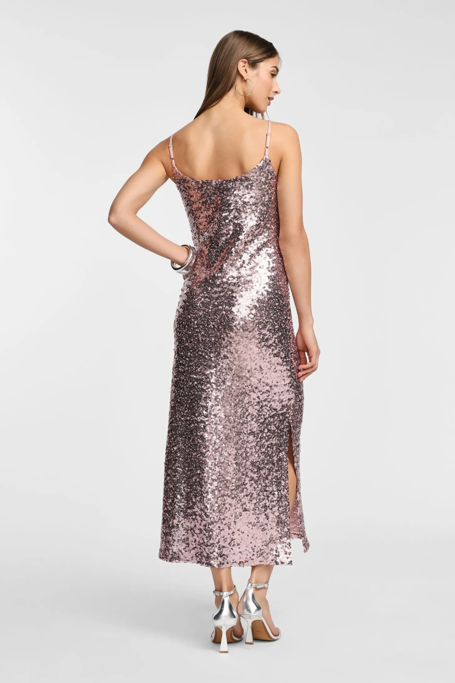 Vestido de lentejuelas con tirantes
