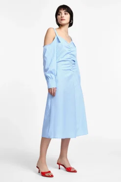 Vestido de tirantes con rayas y mangas