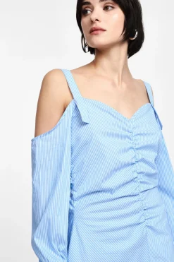 Vestido de tirantes con rayas y mangas