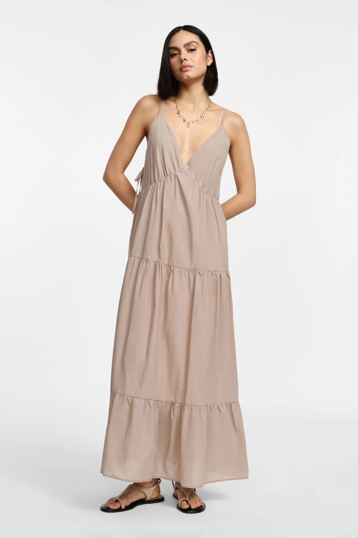 Vestido largo con tirantes finos